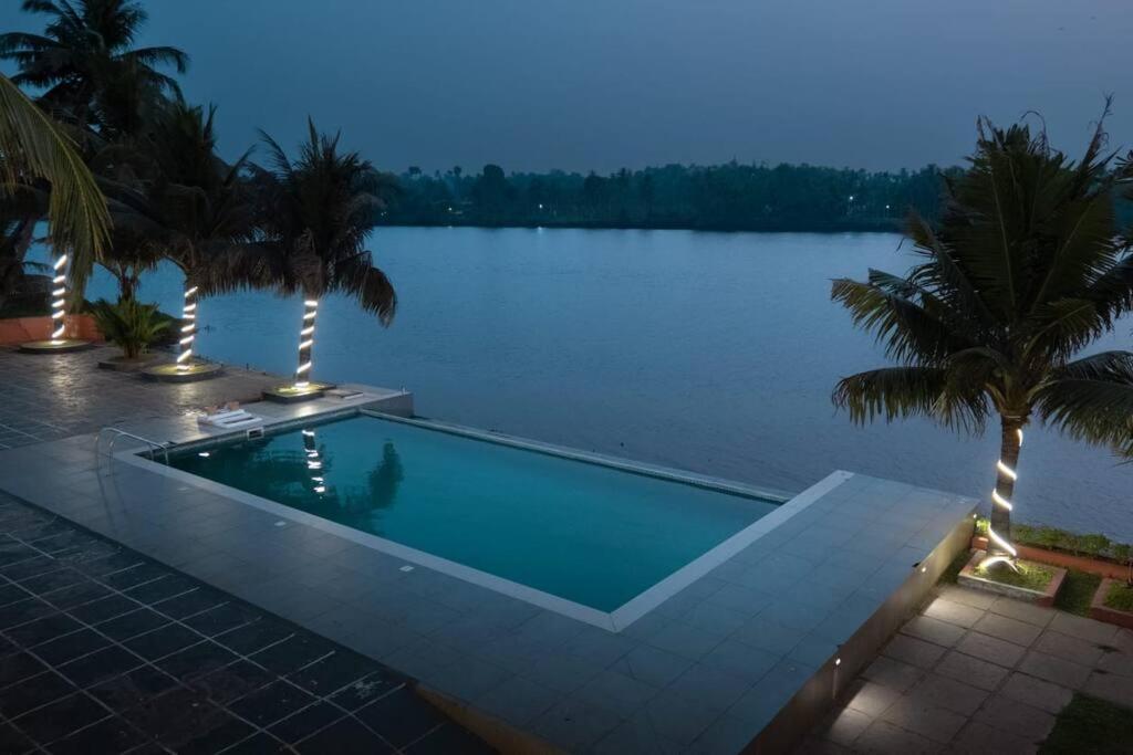 Riveria Portico - River Side 6 Bedroom Private Pool Bungalow North Paravur Luaran gambar